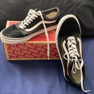 Black and white vans (unisex)